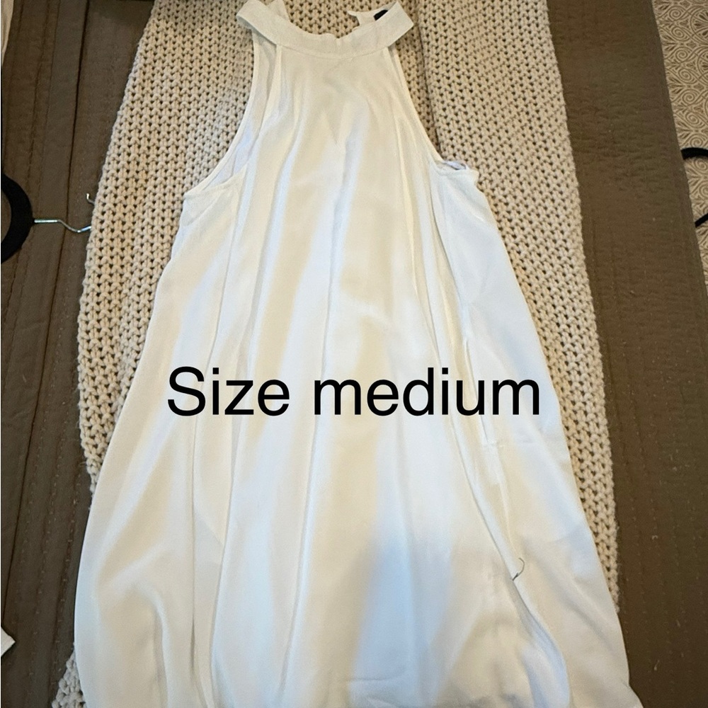 Elegant White Sleeveless Dress